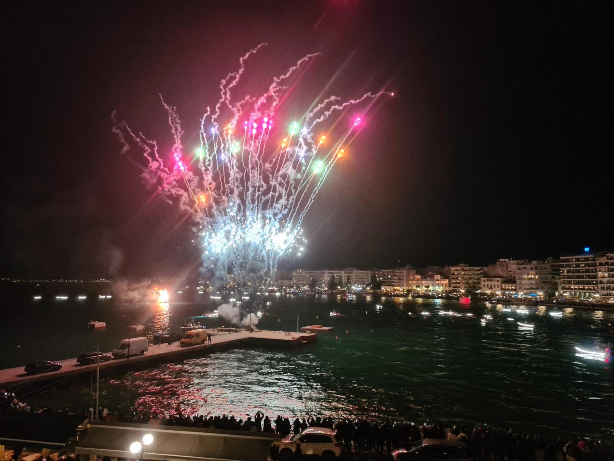 Debbie'S Διαμέρισμα Δίπλα Στο Νερό ! Chalkida Exterior photo
